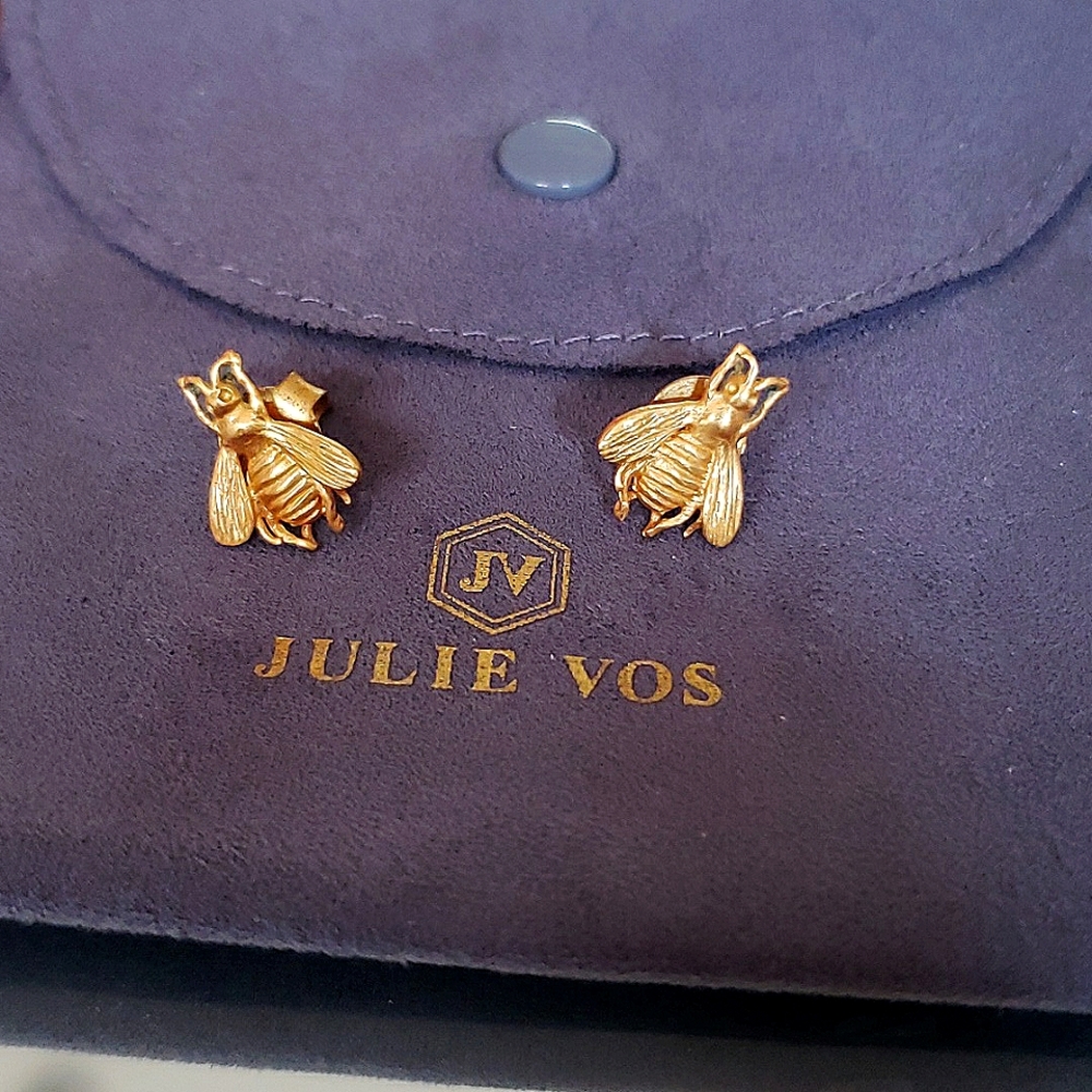Julie Vos bee studs